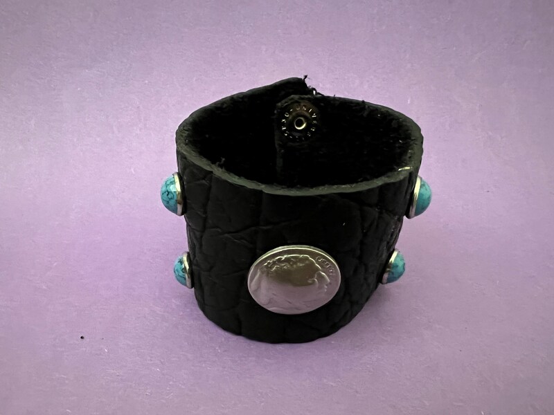 Leather Wristband With Exquisite synthetic crystal rivets